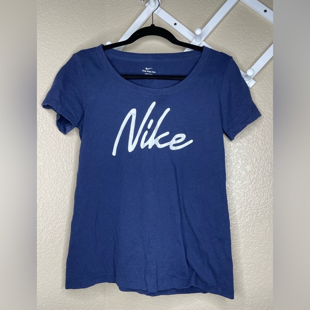 Nike Dri Fit Graphic Shirt size S Sporty Athletic Gym Workout Athleisure